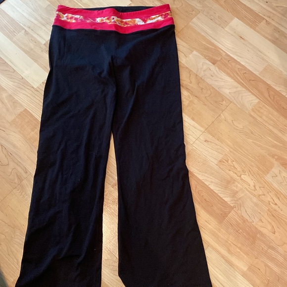 Lot of 2 yoga pants leggings- black and pink and burgundy and light pink - Picture 2 of 7